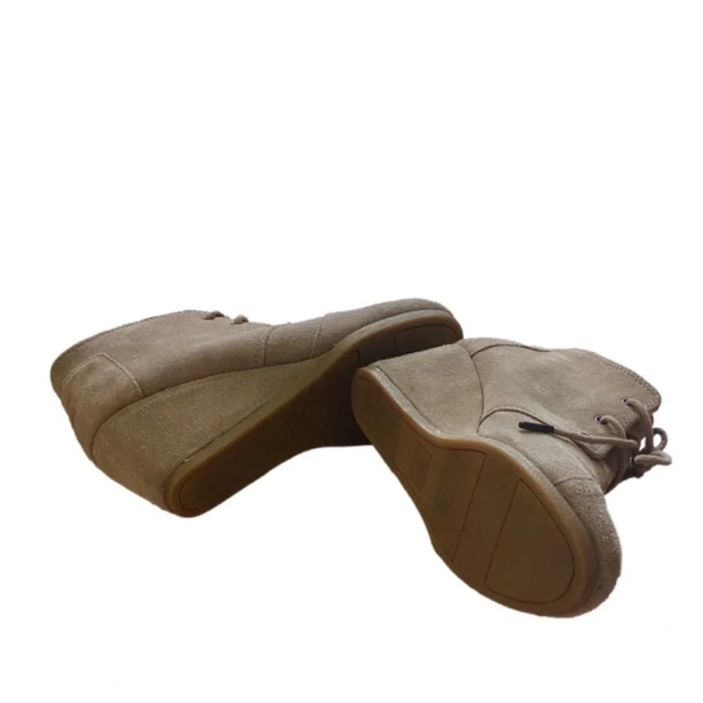 Tom’s taupe beige suede lace up wedge shoes booties sneakers 6